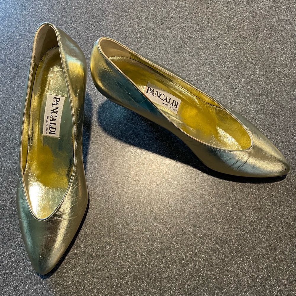 Vintage Neiman Marcus- Gold leather pumps size 8 B